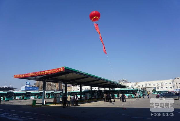 江西省常委、常务副省长莫建成参观由科陆电子参与建设的国内首个民间资本投资新能源汽车充电站