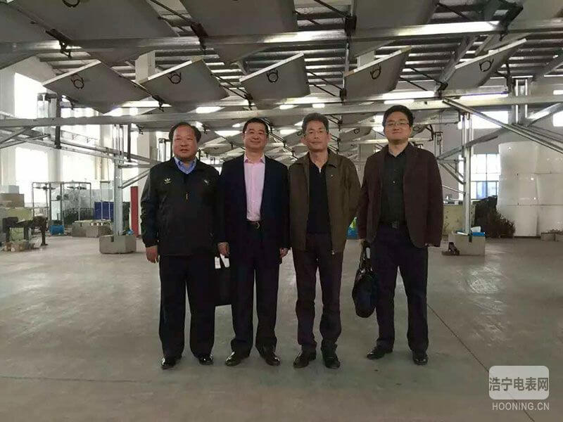 陆总裁一行与同景集团总裁吴建农合影
